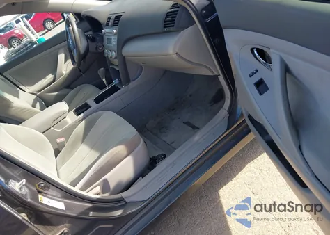 2007 Toyota Camry Le z USA, uszkodzony, nr VIN 4T1BE46K67U626158